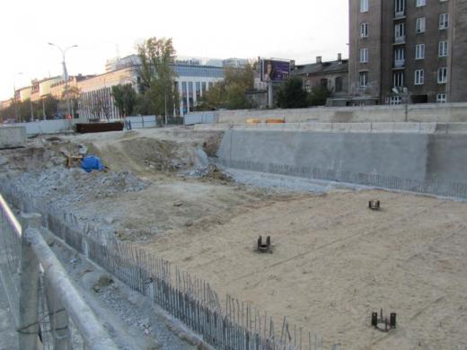 Securing of slopes for the construction of subway