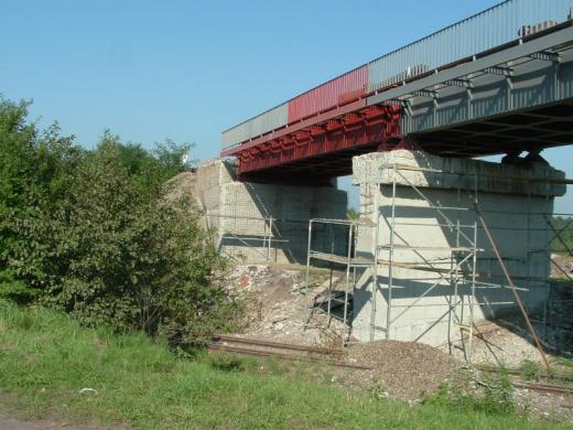 Railway overpass &#8211; re-profiling and strengthening of pillars, abutments and wings