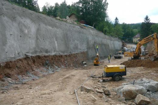 Securing of slopes for tunnel construction